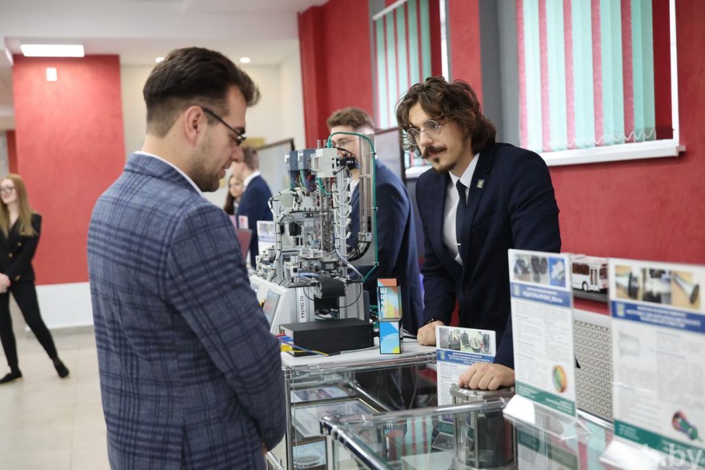 54b78ba92bfc46298f606504ea42492d