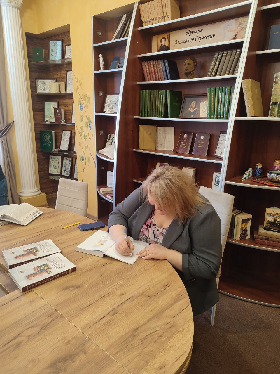 photo_5303036871480907855_y