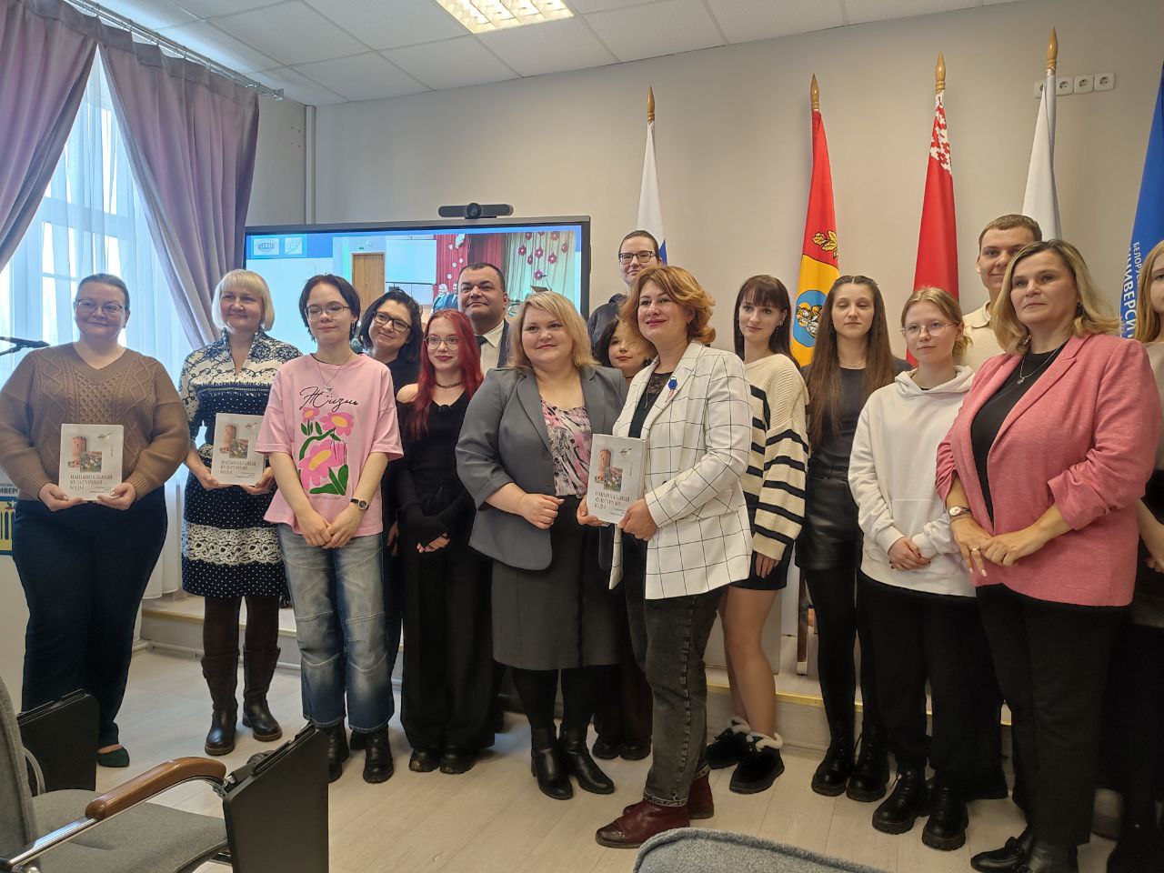 photo_5303036871480907858_y